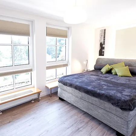 Grosszuegiges Helles Penthouse -Komplette Etage- Mit Balkon Und Stellplatz In Ruhiger Lage Kulmbach Exterior foto