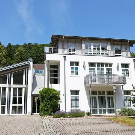 Grosszuegiges Helles Penthouse -Komplette Etage- Mit Balkon Und Stellplatz In Ruhiger Lage Kulmbach Exterior foto