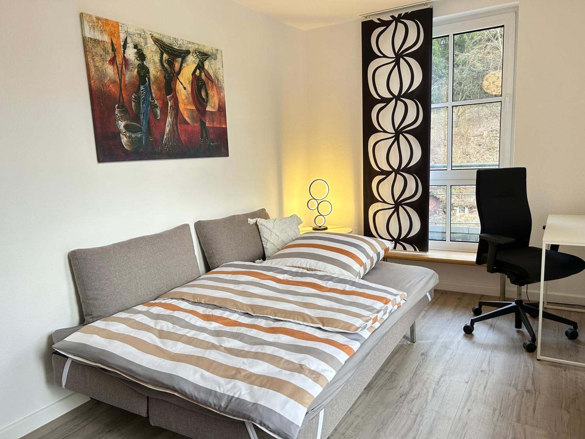 Grosszuegiges Helles Penthouse -komplette Etage- Mit Balkon Und Stellplatz In Ruhiger Lage Apartment