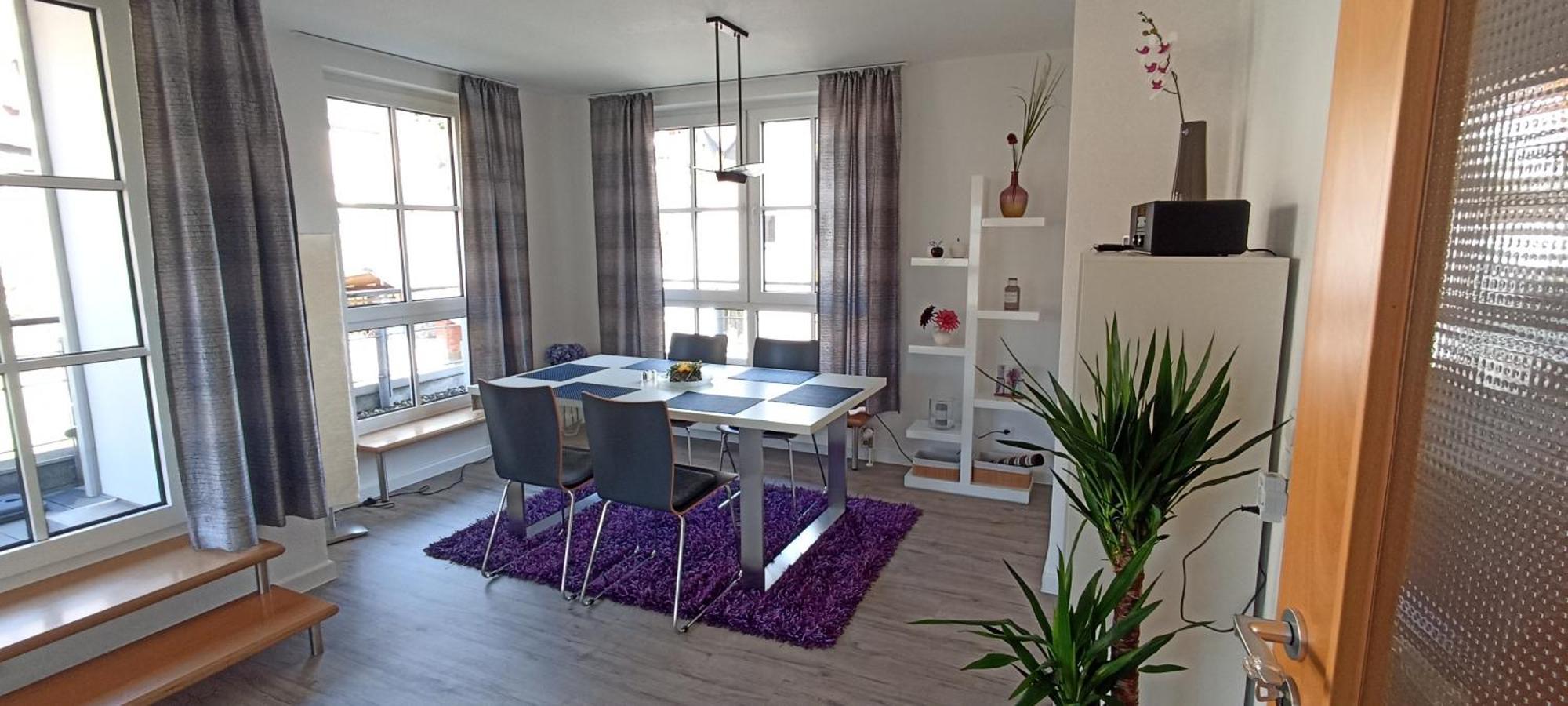 Grosszuegiges Helles Penthouse -komplette Etage- Mit Balkon Und Stellplatz In Ruhiger Lage