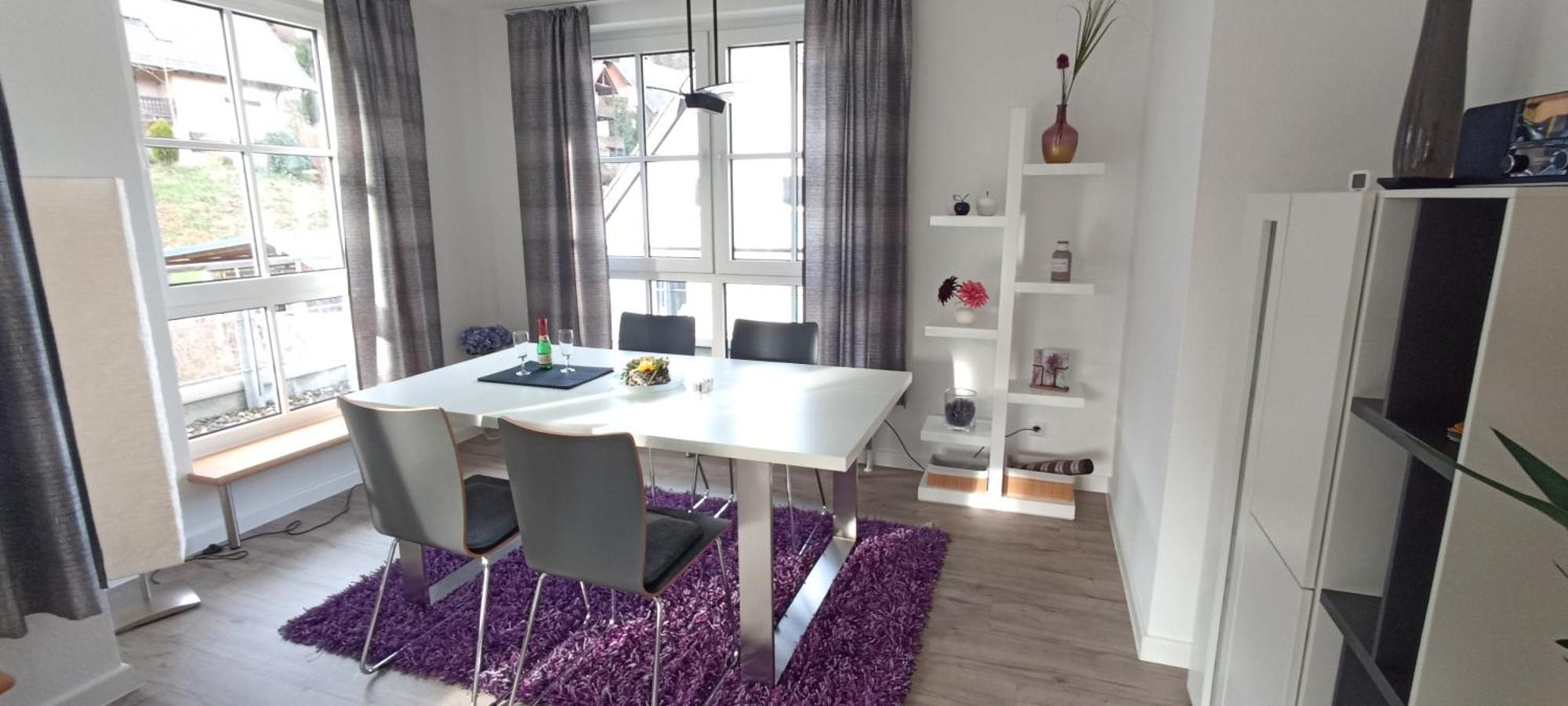 Grosszuegiges Helles Penthouse -komplette Etage- Mit Balkon Und Stellplatz In Ruhiger Lage Apartment Kulmbach