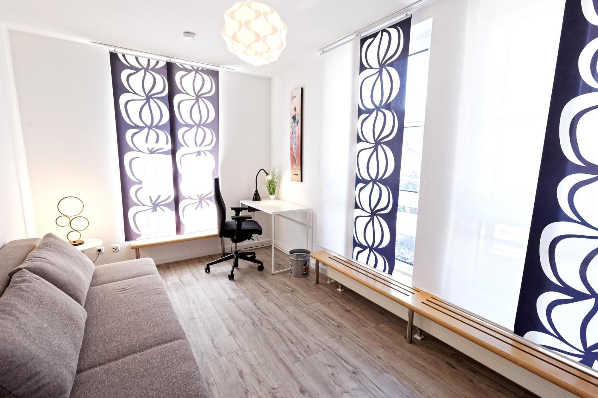 Grosszuegiges Helles Penthouse -komplette Etage- Mit Balkon Und Stellplatz In Ruhiger Lage Apartment Kulmbach