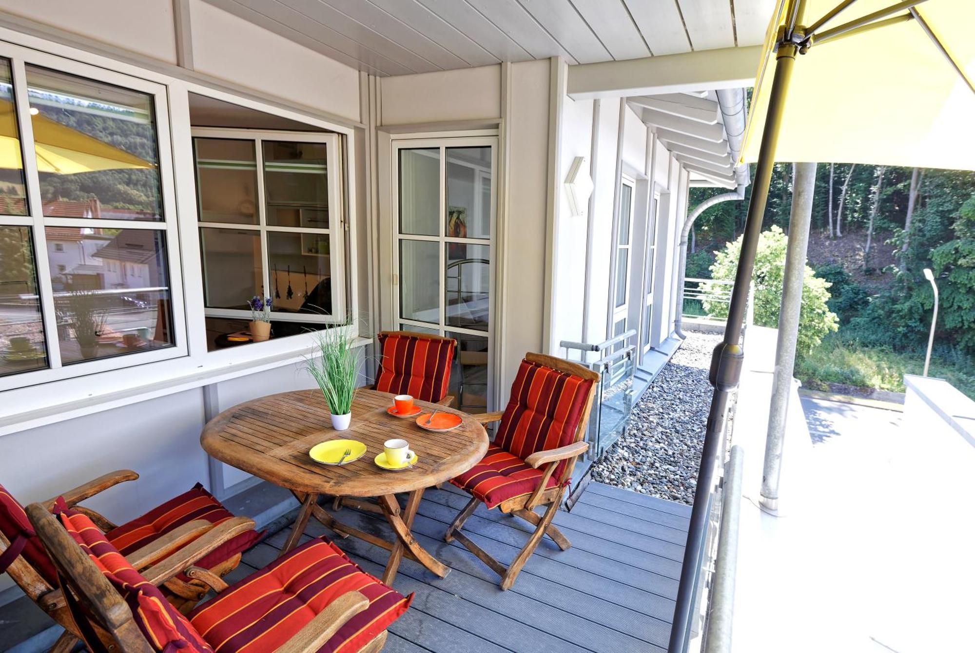 Grosszuegiges Helles Penthouse -komplette Etage- Mit Balkon Und Stellplatz In Ruhiger Lage *